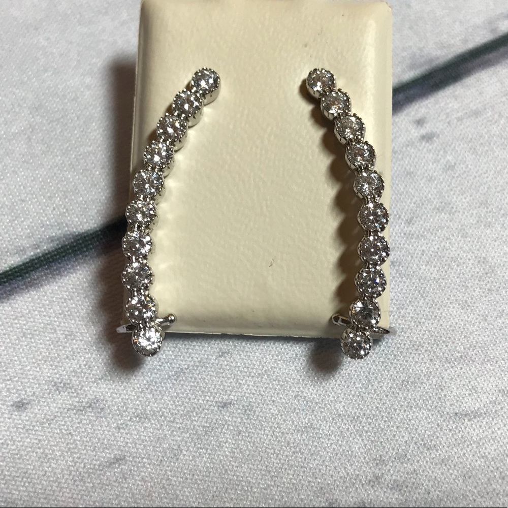 NWT Pagoda Ear Crawler Earrings